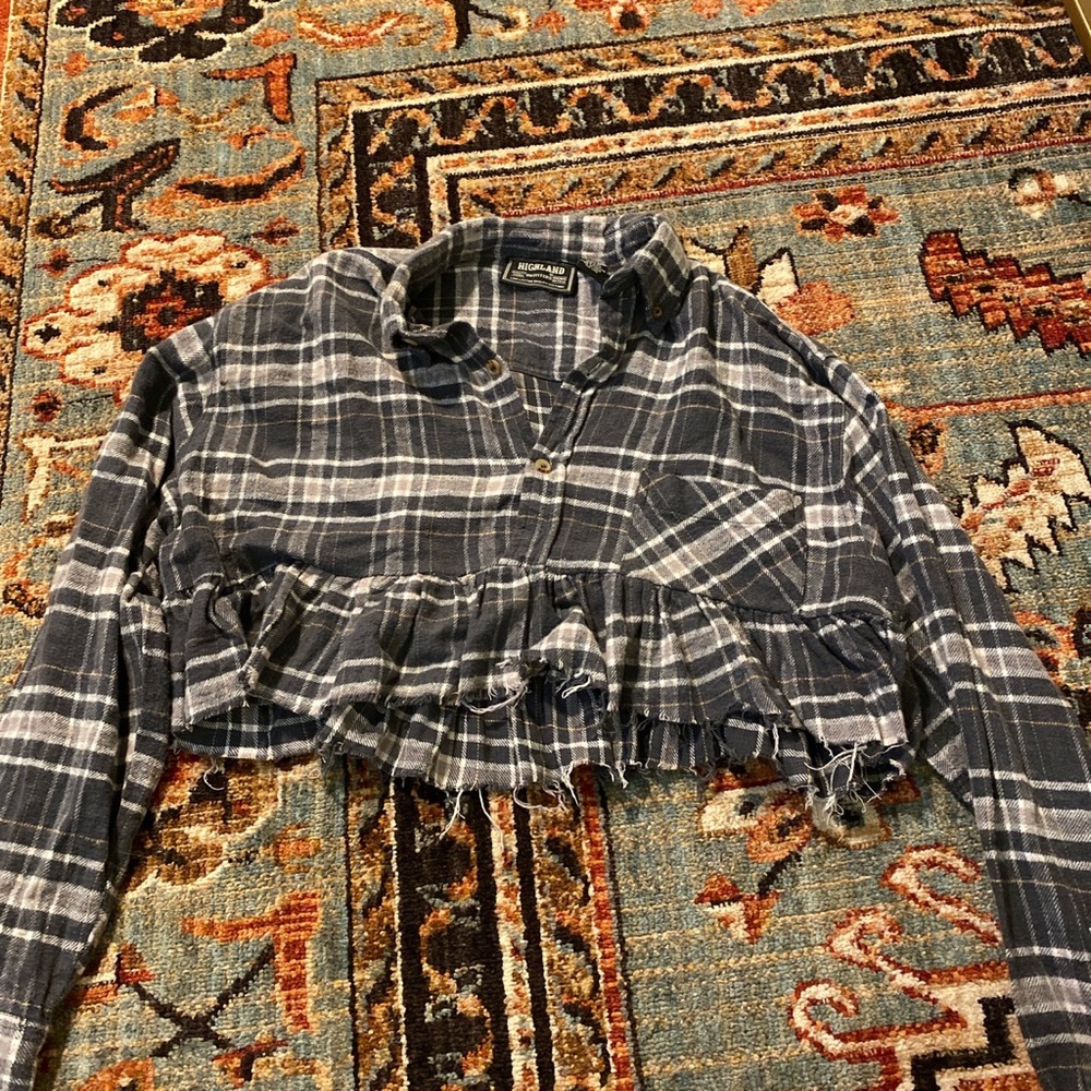 Gray white and tan cropped soft flannel with ruched bottom